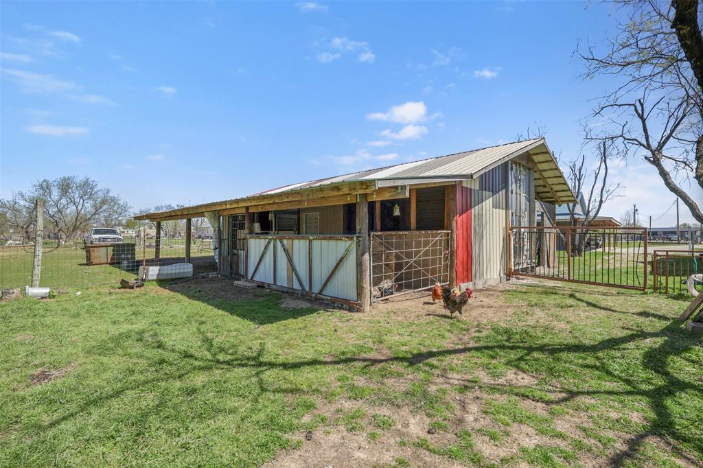 1556 John Wayne Road Kaufman, TX 75142 - Photo 19 of 33 a view of a house with backyard and a tree