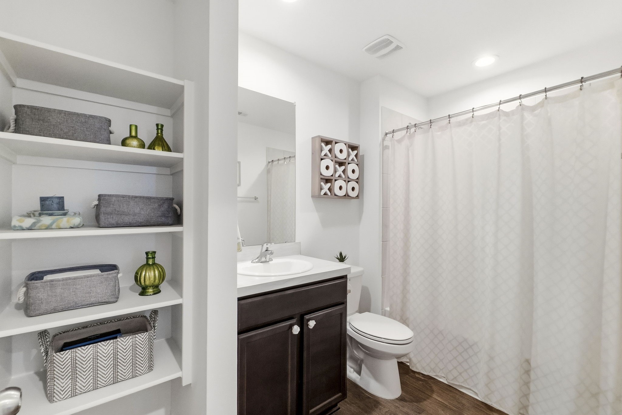 14114 Sandy Pnes Court Conroe, TX 77302 - Photo 28 of 43 Large secondary bath