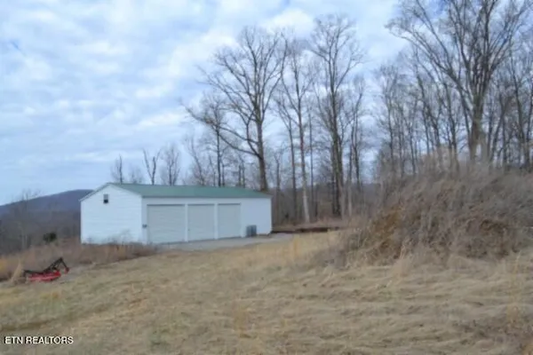 $749,900 | 129 Rushing Springs Road, Monterey, TN 38574