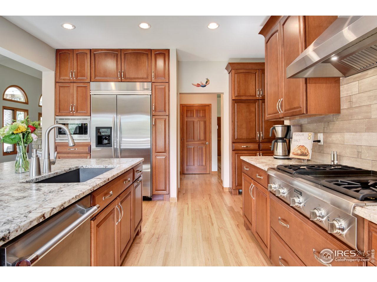1301 Ruby Way Longmont, CO 80504 - Photo 10 of 37 A Perfect Chef's Kitchen!