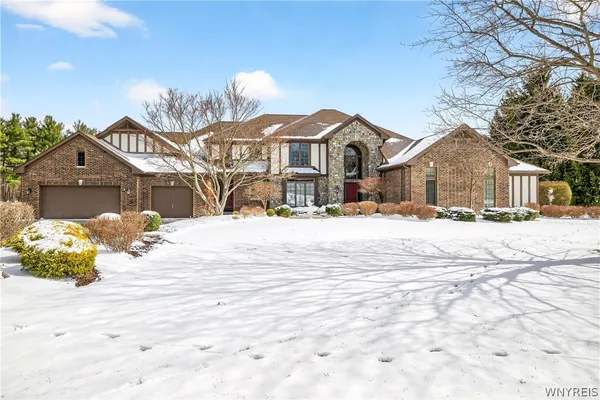 $994,999 | 7 Beauclaire Lane, Perinton, NY 14450