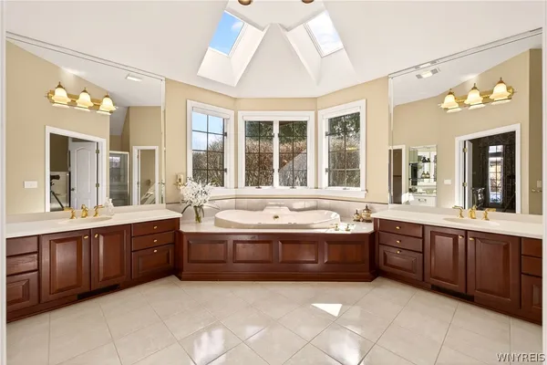 $994,999 | 7 Beauclaire Lane, Perinton, NY 14450