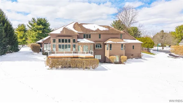 $994,999 | 7 Beauclaire Lane, Perinton, NY 14450