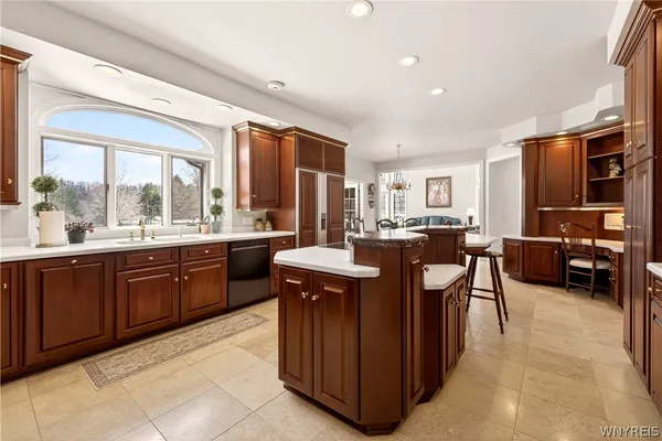 $994,999 | 7 Beauclaire Lane, Perinton, NY 14450