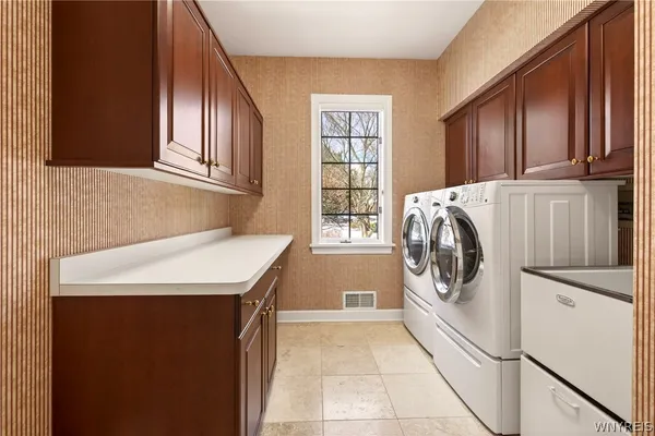 $994,999 | 7 Beauclaire Lane, Perinton, NY 14450