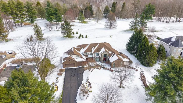 $994,999 | 7 Beauclaire Lane, Perinton, NY 14450