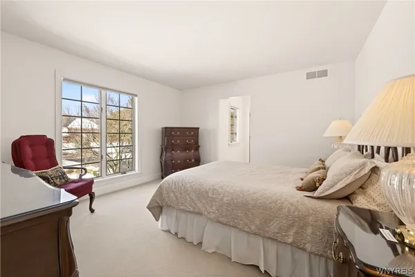 $994,999 | 7 Beauclaire Lane, Perinton, NY 14450