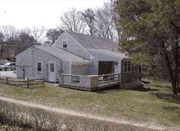 85 Norton Orchard Road Edgartown, MA 02539 - Photo 2 of 2 http://d1qzqeyxiitrap.cloudfront.net/photos/9154/600/7878d835.jpg