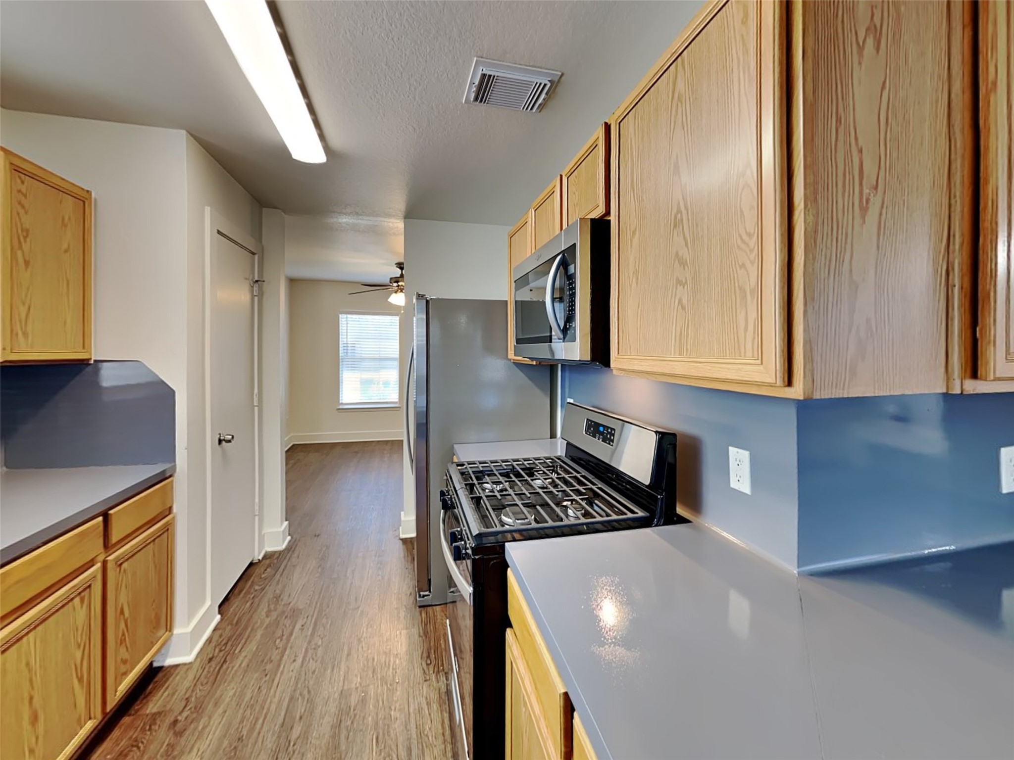 817 Lightningbug Lane Conroe, TX 77301 - Photo 2 of 20