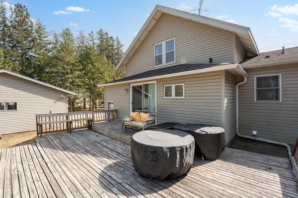 $350,000 | 17135 452nd St Way, Zumbrota, MN 55992