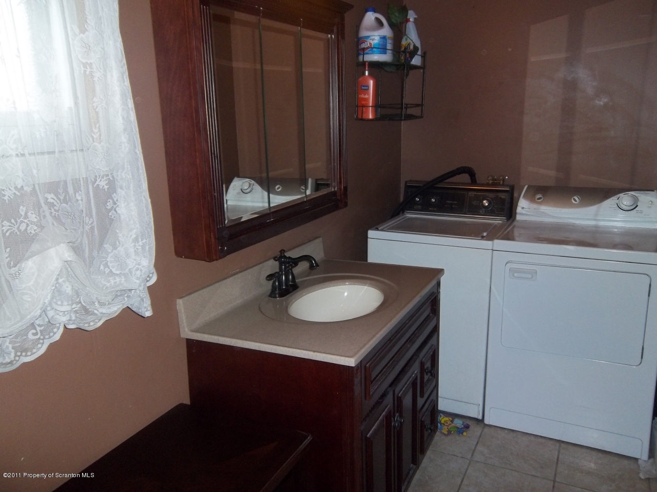 824 Scott Road Dickson City, PA 18519 - Photo 7 of 12 Gallery Image 7