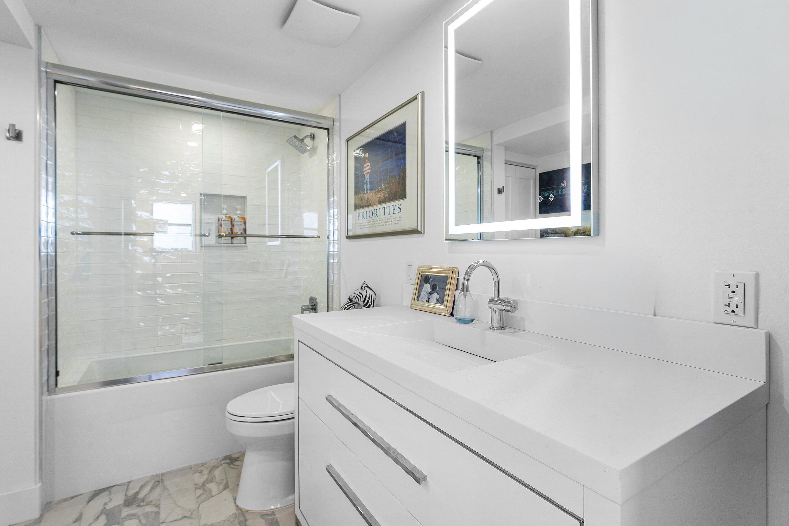 336 Golfview Road, Unit PH12 North Palm Beach, FL 33408 - Photo 19 of 38 017-336GolfviewRoad-PH12-NorthPalmBeach-