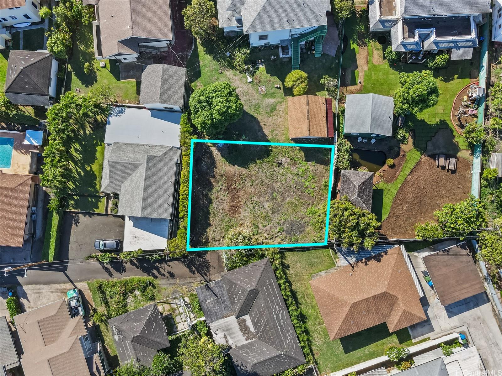 2002 Hunnewell Street, Unit L Honolulu, HI 96822 - Photo 3 of 8 an aerial view of house with an outdoor space
