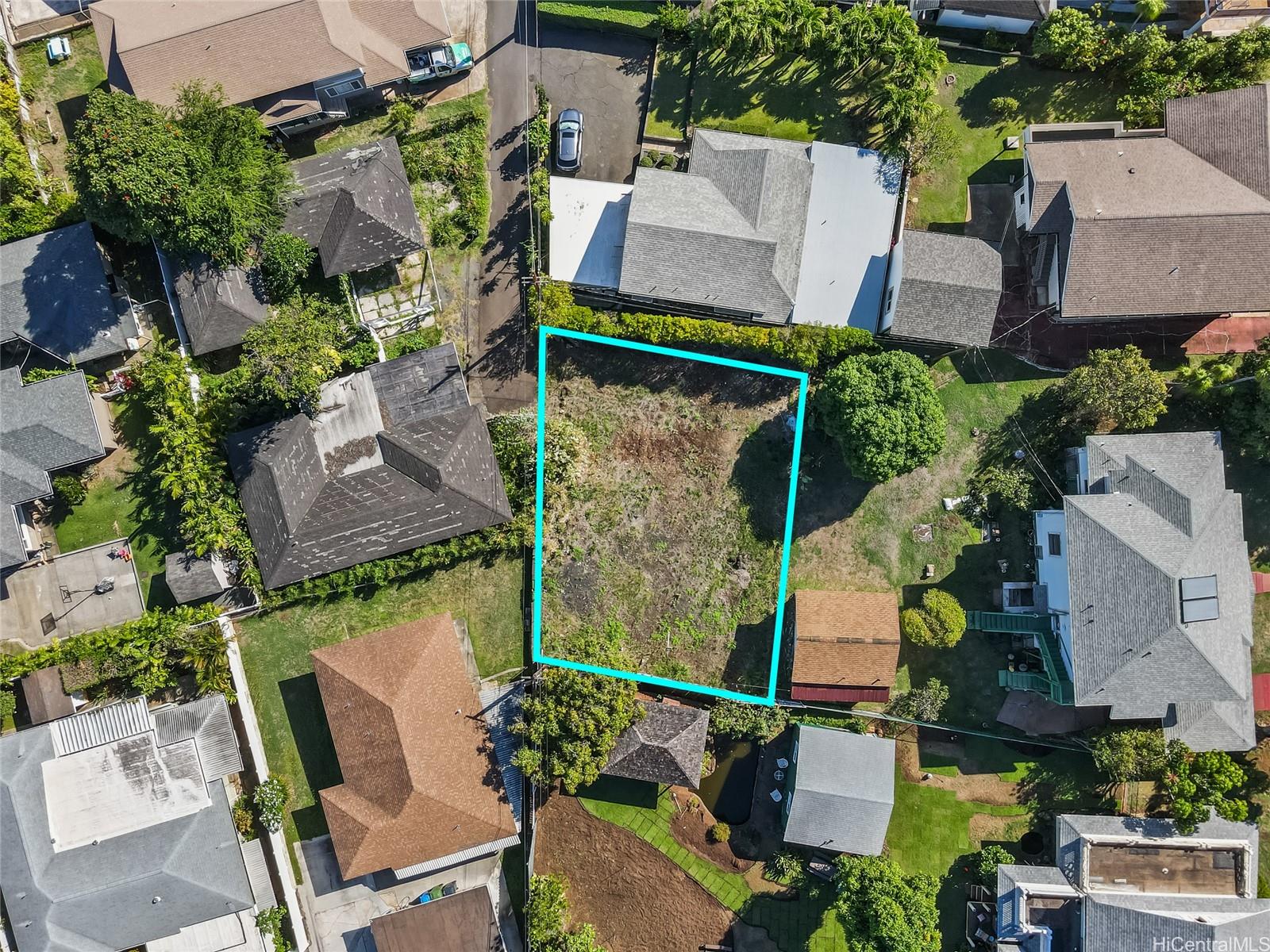 2002 Hunnewell Street, Unit L Honolulu, HI 96822 - Photo 5 of 8 an aerial view of a house with garden space and street view