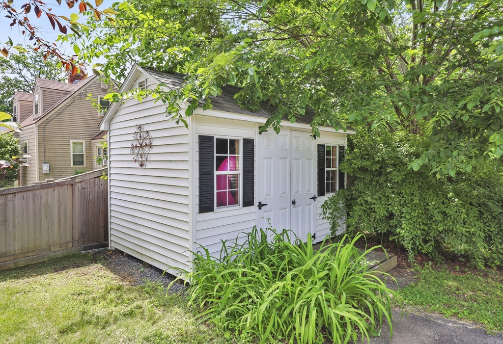 378 Roosevelt Avenue Springfield, MA 01118 - Photo 31 of 37