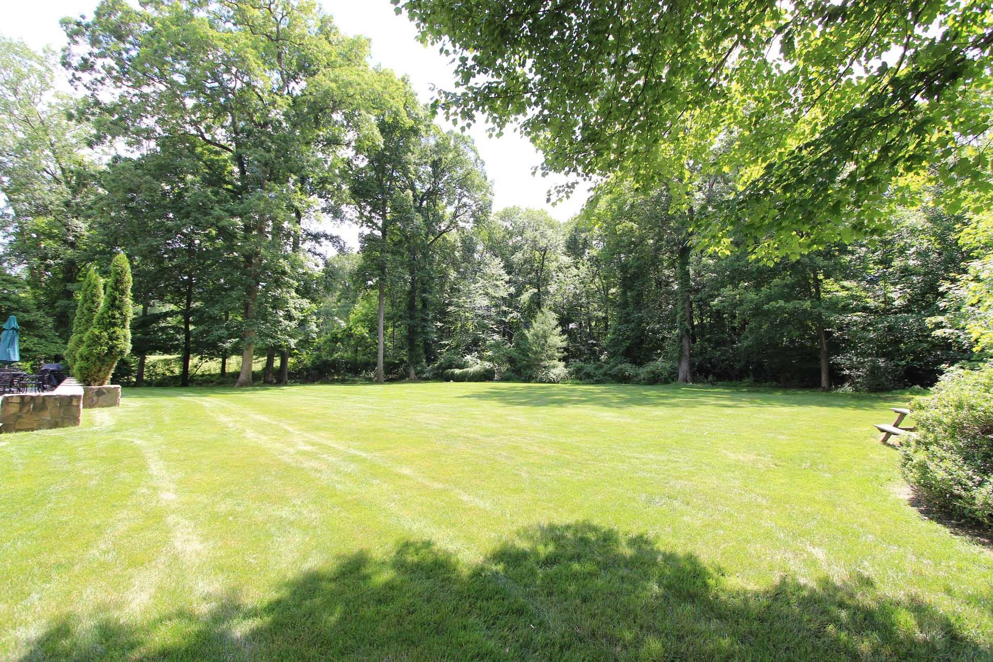 15 Shady Acres Road Darien, CT 06820 - Photo 14 of 17 Exterior.jpg