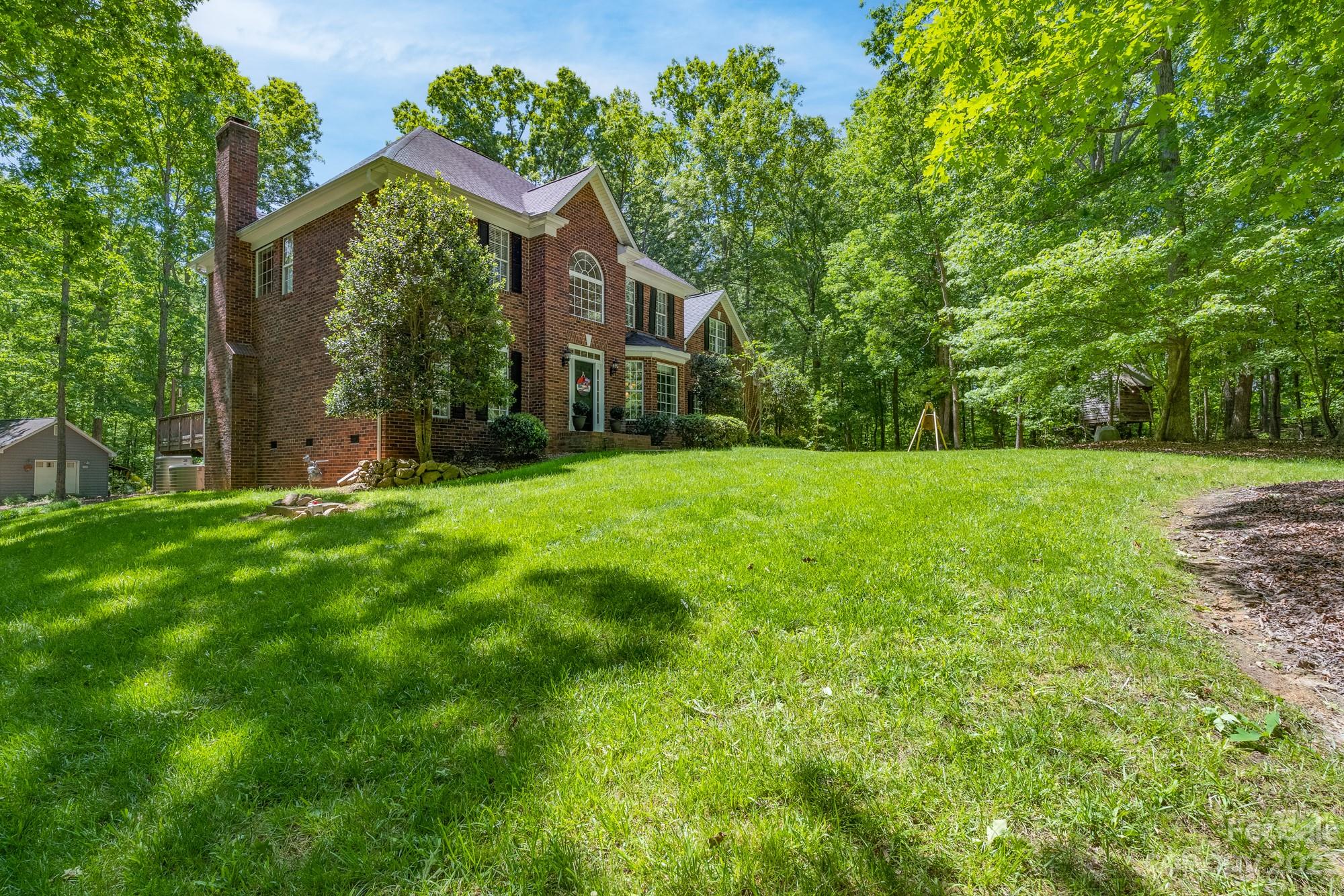 1430 Longleaf Court Matthews, NC 28104 - Photo 3 of 40