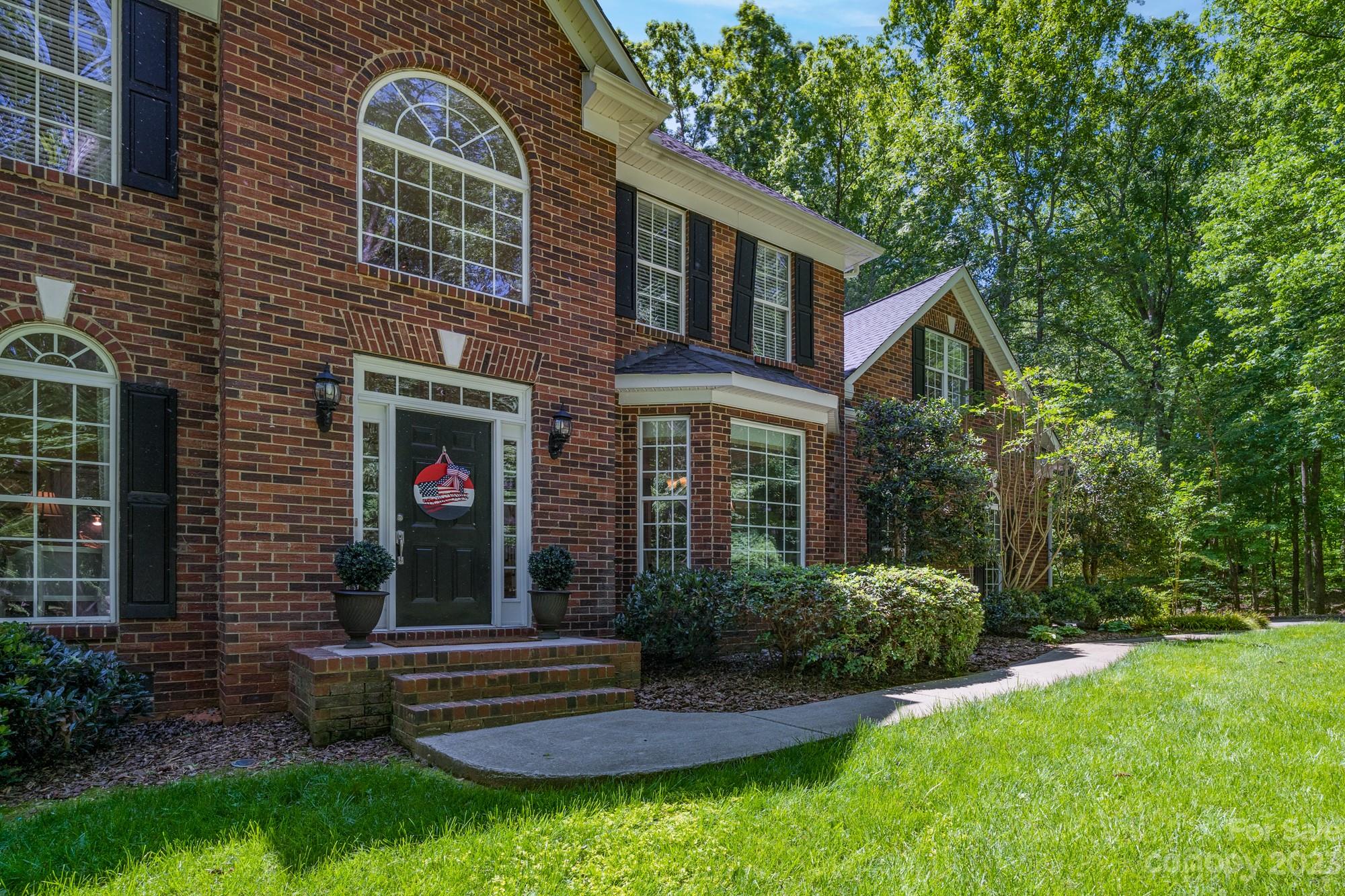 1430 Longleaf Court Matthews, NC 28104 - Photo 4 of 40
