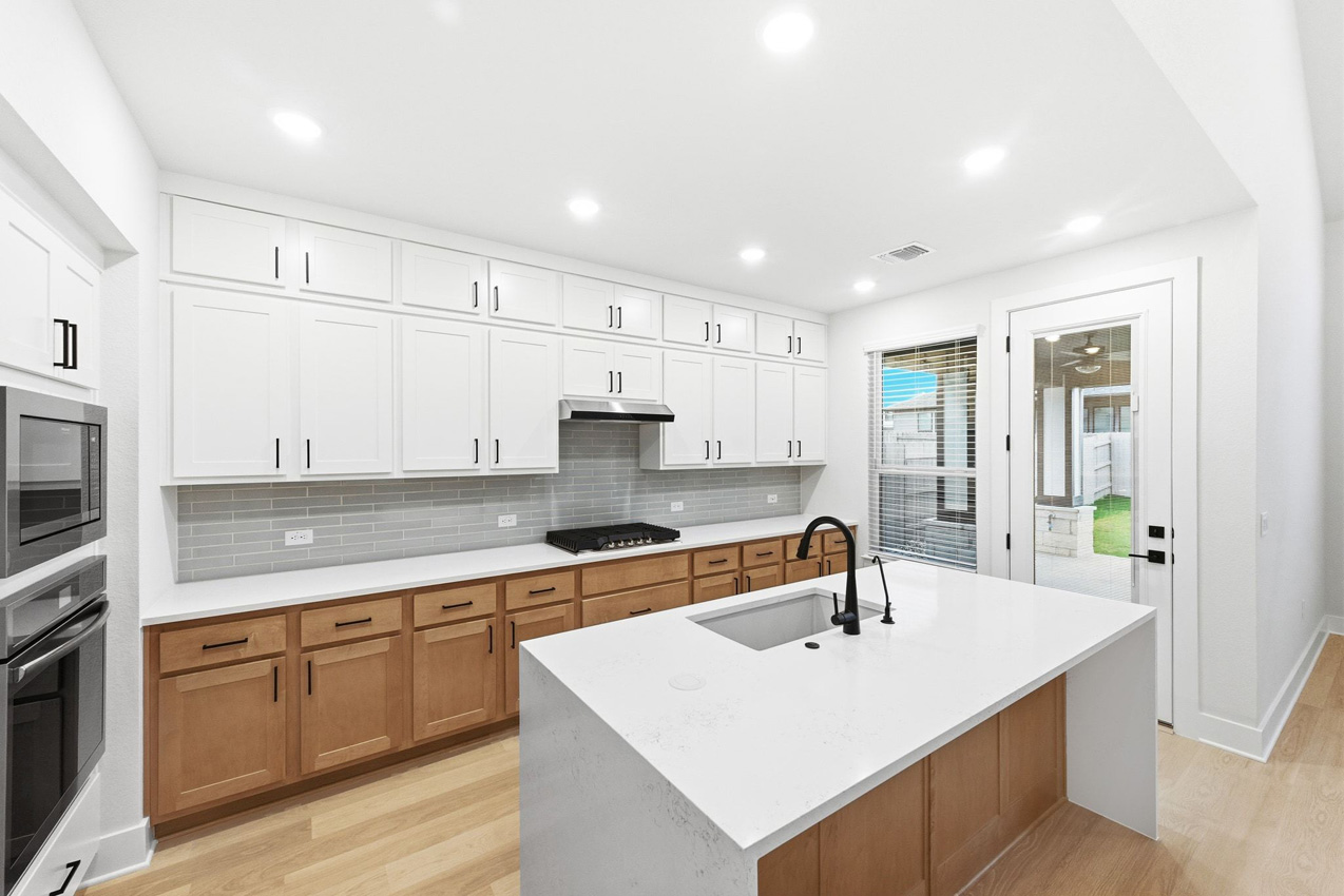 8700 Peristyle Drive Austin, TX 78744 - Photo 5 of 26