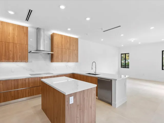 $4,495,000 | 19701 Northeast 16 Pi, Miami, FL 33179