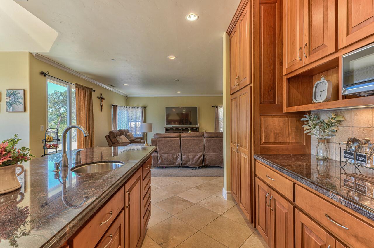 19720 Moonglow Road Salinas, CA 93907 - Photo 17 of 38 Gallery Image 17