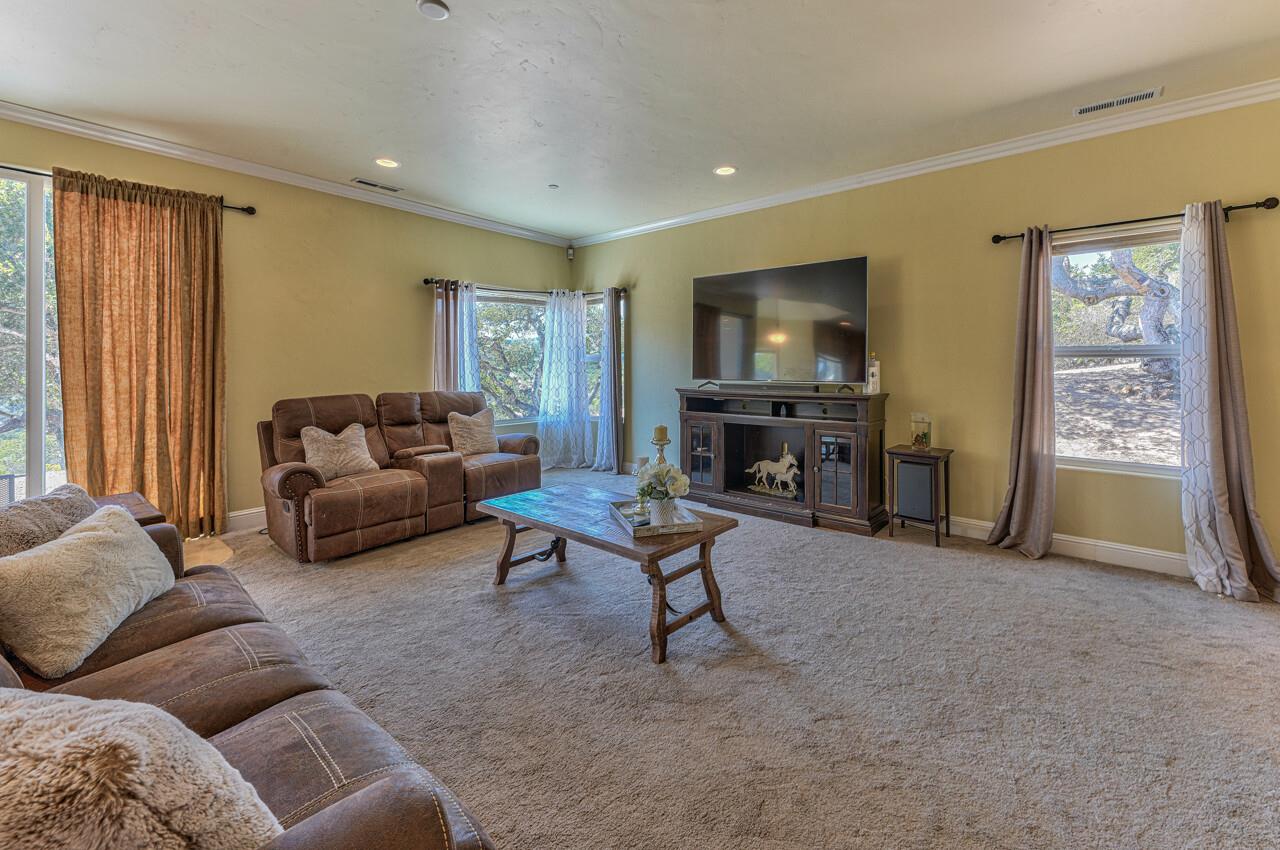 19720 Moonglow Road Salinas, CA 93907 - Photo 19 of 38 Gallery Image 19