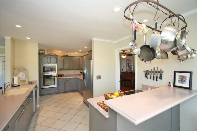 915 Farm Quarter Road Mount Pleasant, SC 29464 - Photo 15 of 34 Kitchen5