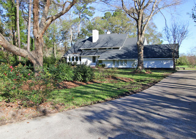 915 Farm Quarter Road Mount Pleasant, SC 29464 - Photo 3 of 34 Front house3