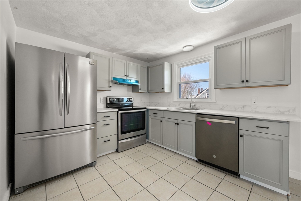 15 Crescent Street, Unit D Lawrence, MA 01841 - Photo 3 of 27
