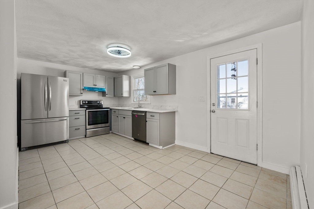 15 Crescent Street, Unit D Lawrence, MA 01841 - Photo 4 of 27