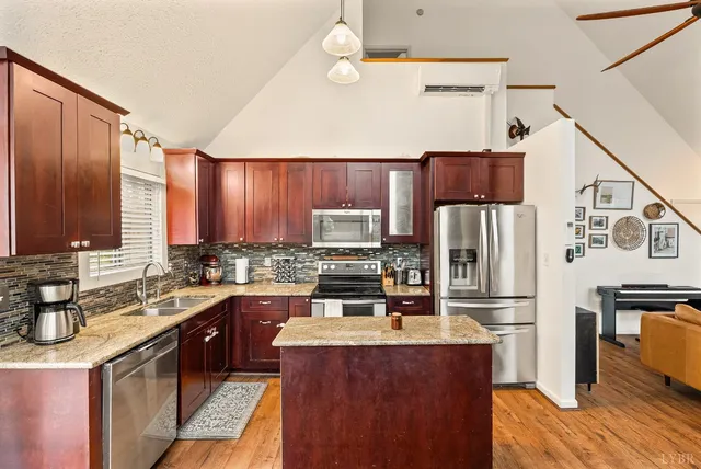 $379,900 | 304 Cambridge Drive, Lynchburg, VA 24503