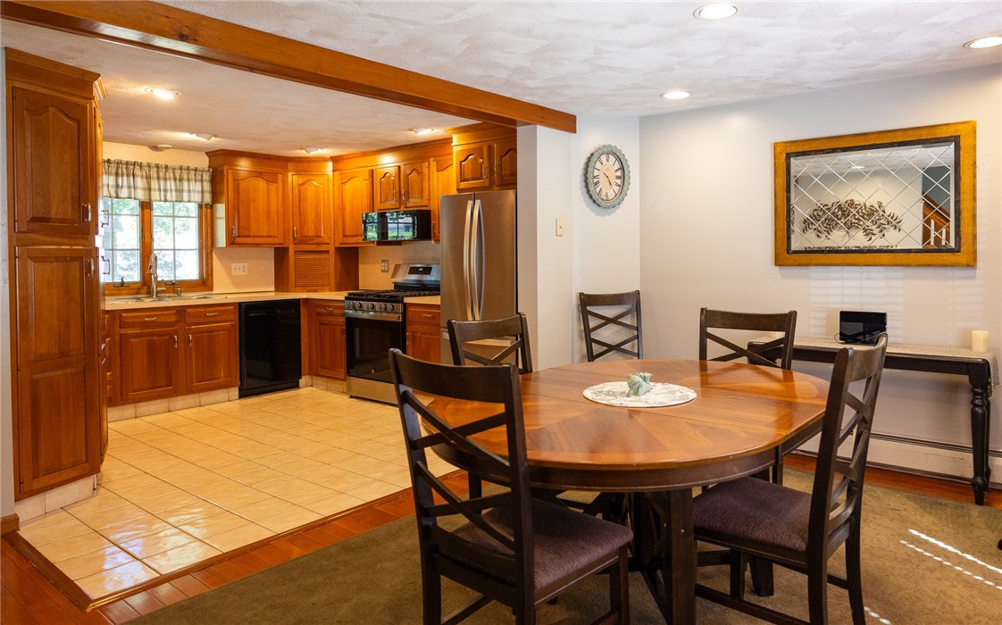 14 Sutton Street Smithfield, RI 02828 - Photo 13 of 41 Gallery Image 13