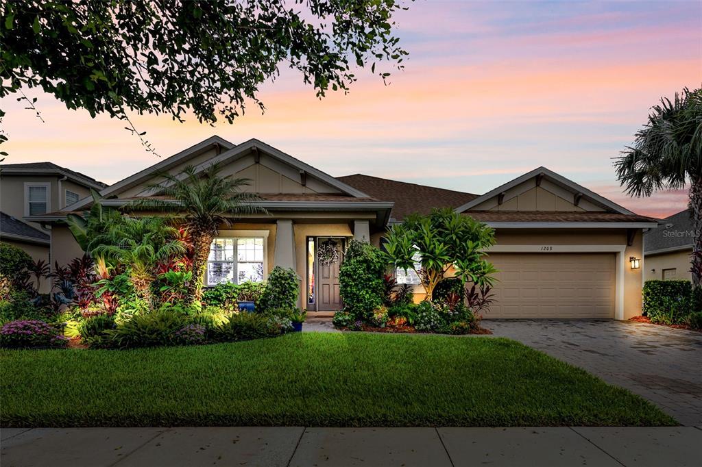 1208 Fieldstone Circle Oviedo, FL 32765 - Photo 2 of 43 a front view of a house with a garden and plants