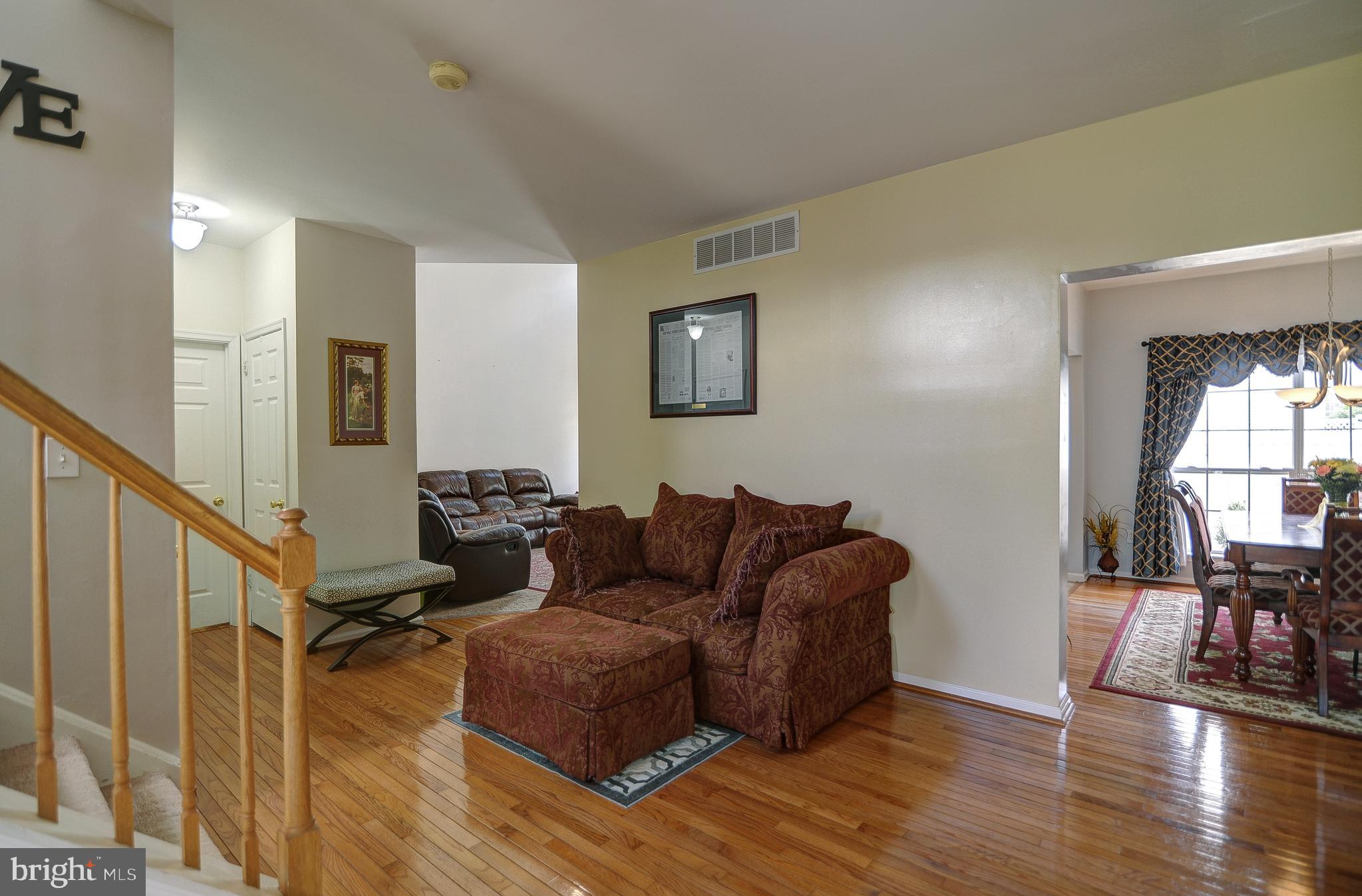 30 Windingbrook Road Bordentown, NJ 08505 - Photo 5 of 31 Living Room