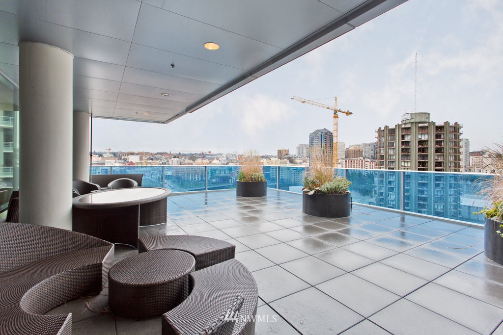 737 Olive Way, Unit 2809 Seattle, WA 98101 - Photo 19 of 24 a bathroom with a toilet a sink and bathtub