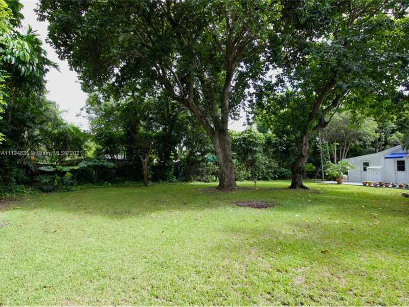 7975 Sunset Drive Miami, FL 33143 - Photo 21 of 21 a view of a golf course with a trees