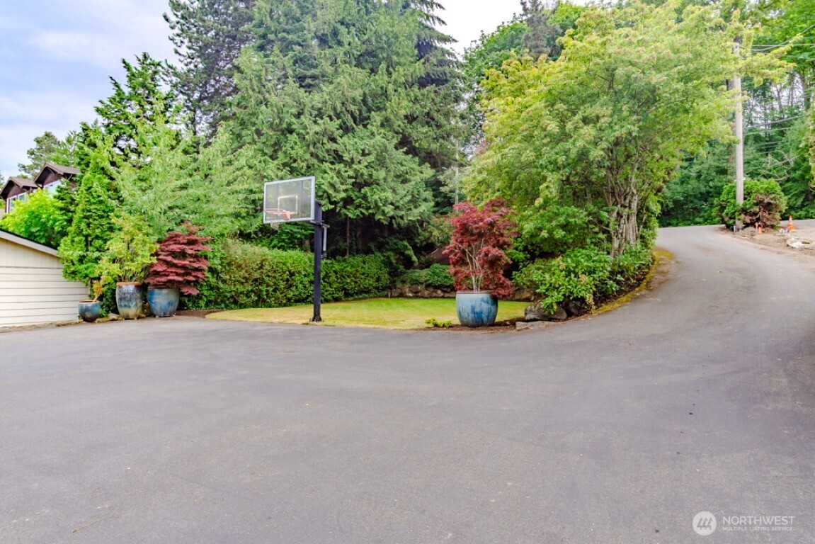 8568 Sand Point Way Northeast Seattle, WA 98115 - Photo 4 of 40