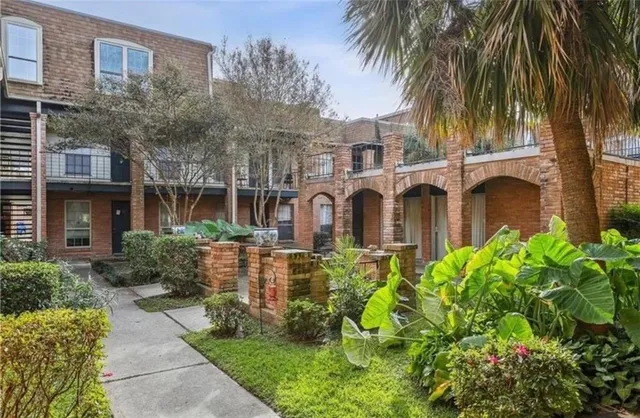 $1,050 | 3126 Edenborn Avenue, Unit 503, Metairie, LA 70002