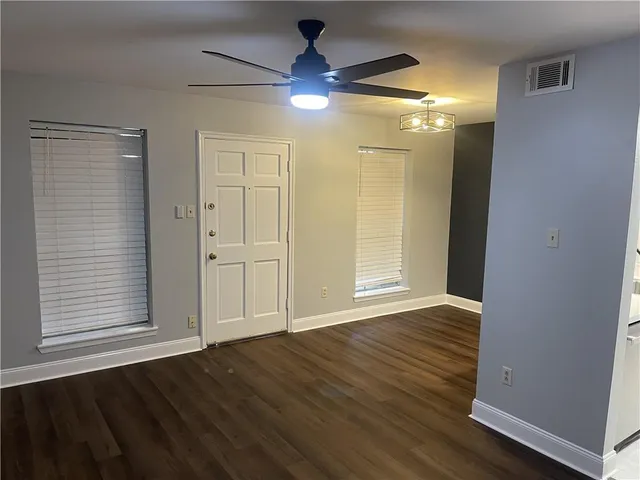 $1,050 | 3126 Edenborn Avenue, Unit 503, Metairie, LA 70002