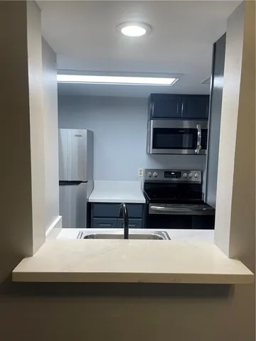 $1,050 | 3126 Edenborn Avenue, Unit 503, Metairie, LA 70002