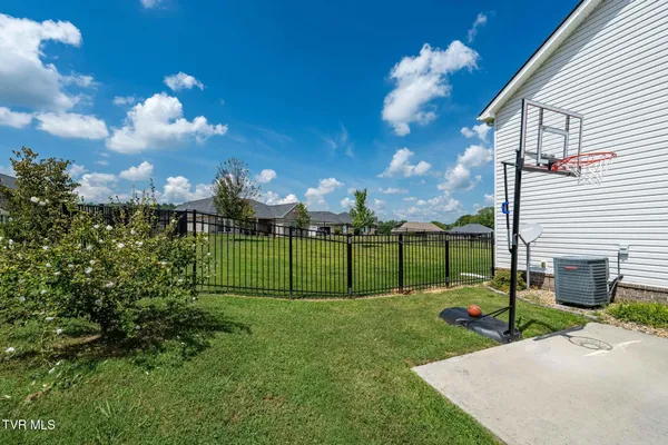 $574,000 | 102 Mountain View Circle, Piney Flats, TN 37686