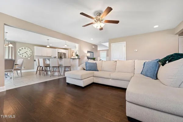 $574,000 | 102 Mountain View Circle, Piney Flats, TN 37686