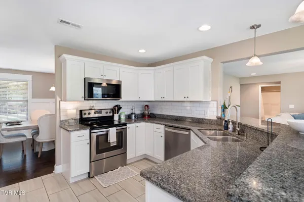 $574,000 | 102 Mountain View Circle, Piney Flats, TN 37686