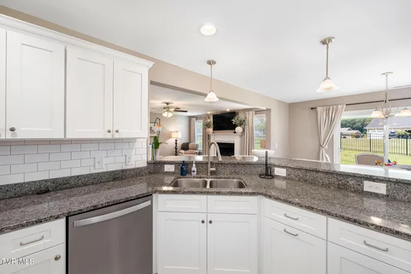 $574,000 | 102 Mountain View Circle, Piney Flats, TN 37686