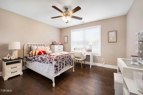 $574,000 | 102 Mountain View Circle, Piney Flats, TN 37686