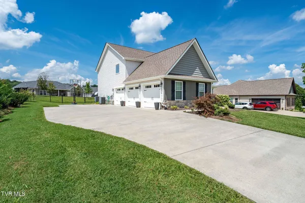 $574,000 | 102 Mountain View Circle, Piney Flats, TN 37686