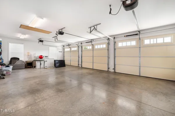 $574,000 | 102 Mountain View Circle, Piney Flats, TN 37686