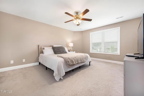 $574,000 | 102 Mountain View Circle, Piney Flats, TN 37686