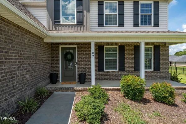 $574,000 | 102 Mountain View Circle, Piney Flats, TN 37686