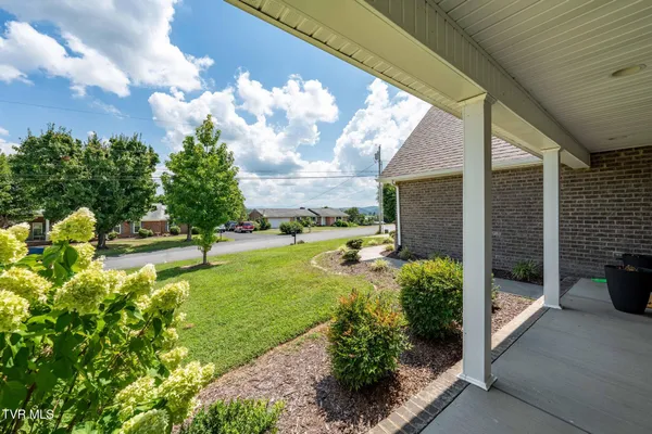 $574,000 | 102 Mountain View Circle, Piney Flats, TN 37686